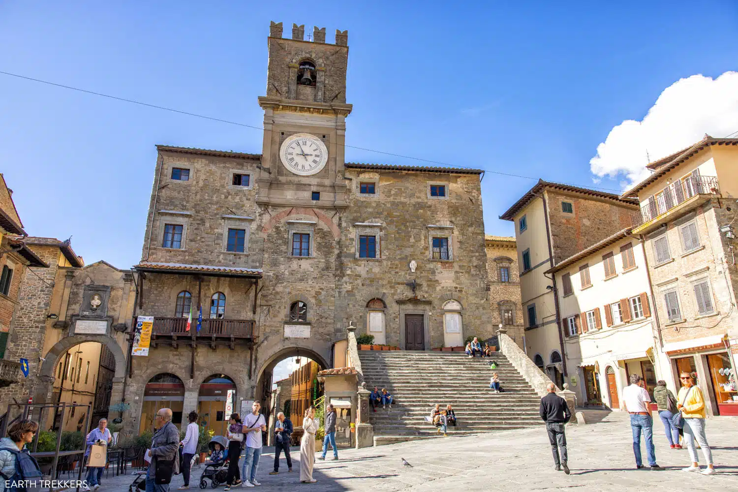 Piazza-della-Repubblica-Cortona.jpg